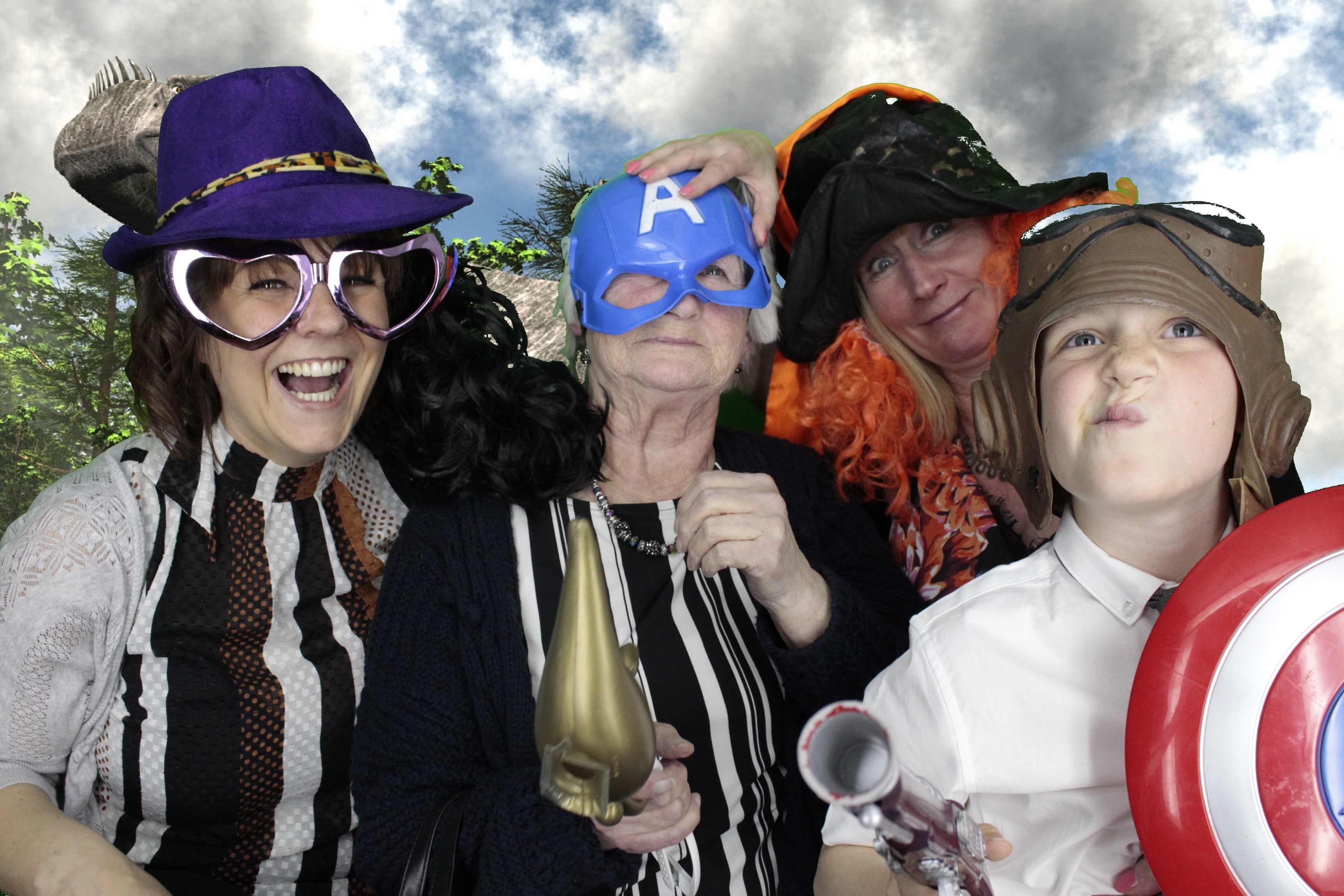 Steve's 65th & Susan 60th Birthday | View more photos from the event at gallery.myphotoboothexperience.co.uk/u/MyPhotoBoothExperienceLtd/Steves-65th-Susan-60th-Birthday